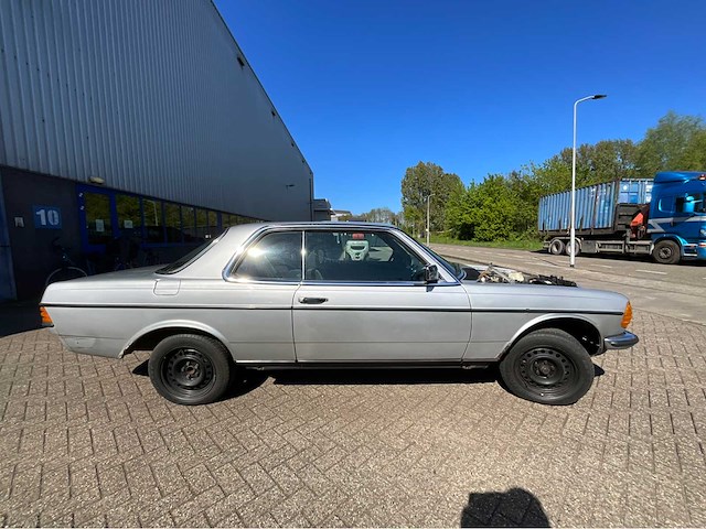 Mercedes-benz 230ce personenauto - afbeelding 14 van  17