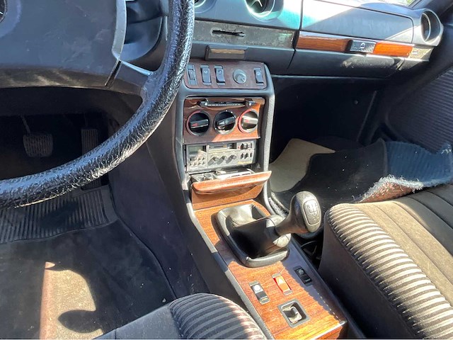 Mercedes-benz 230ce personenauto - afbeelding 10 van  24