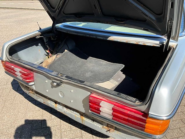 Mercedes-benz 230ce personenauto - afbeelding 12 van  24