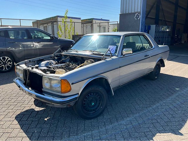 Mercedes-benz 230ce personenauto - afbeelding 7 van  24