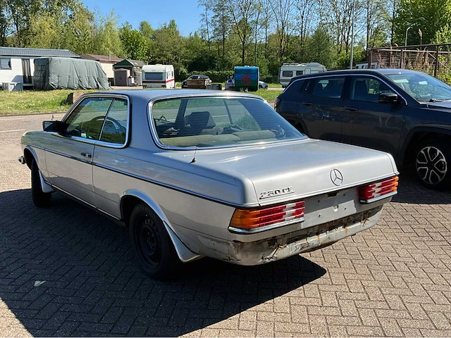 Mercedes-benz 230ce personenauto - afbeelding 21 van  24