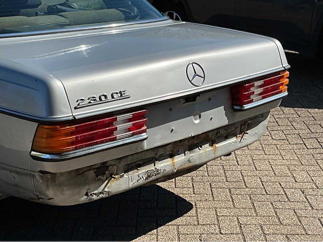 Mercedes-benz 230ce personenauto - afbeelding 22 van  24
