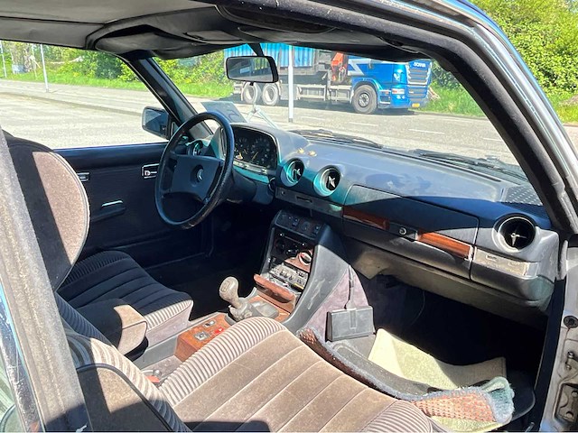 Mercedes-benz 230ce personenauto - afbeelding 23 van  24