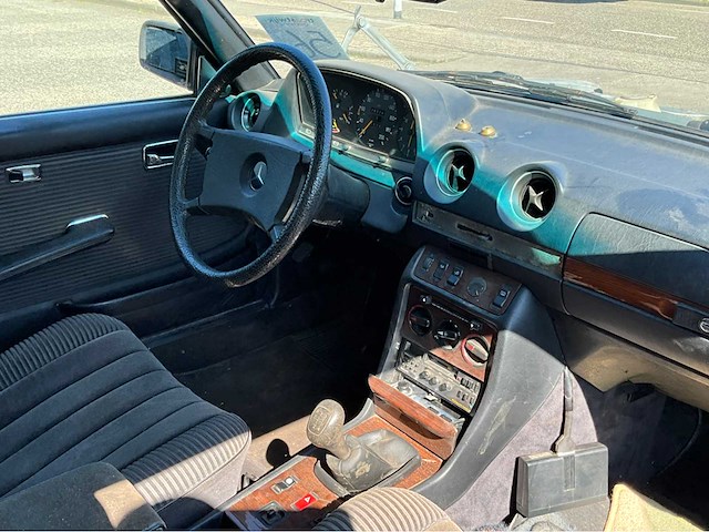 Mercedes-benz 230ce personenauto - afbeelding 24 van  24