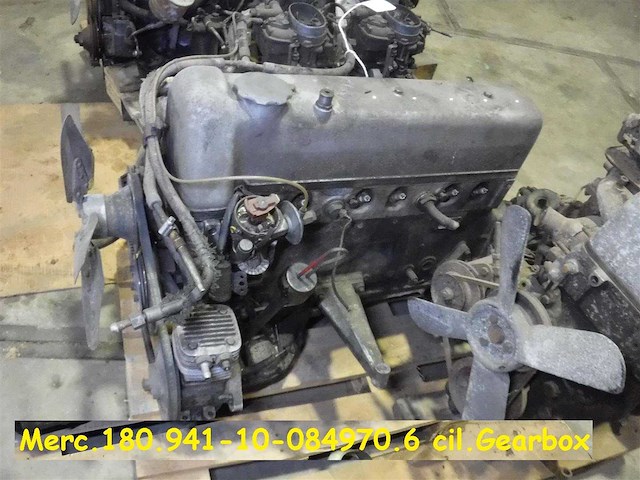 Mercedes-benz 250 s six-cylinder engine | original german classic engine - afbeelding 1 van  6