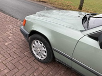 Mercedes-benz 250d (w124) personenauto - afbeelding 4 van  27