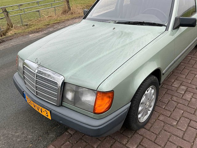 Mercedes-benz 250d (w124) personenauto - afbeelding 5 van  27