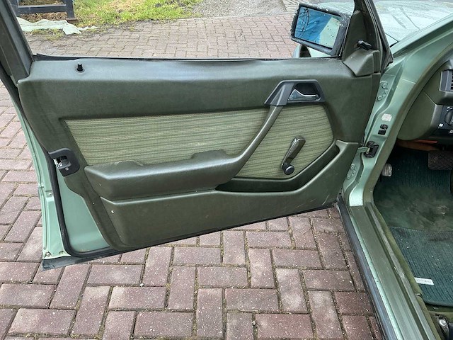 Mercedes-benz 250d (w124) personenauto - afbeelding 6 van  27