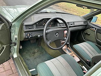 Mercedes-benz 250d (w124) personenauto - afbeelding 24 van  27