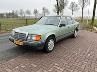 Mercedes-benz 250d (w124) personenauto - afbeelding 1 van  27