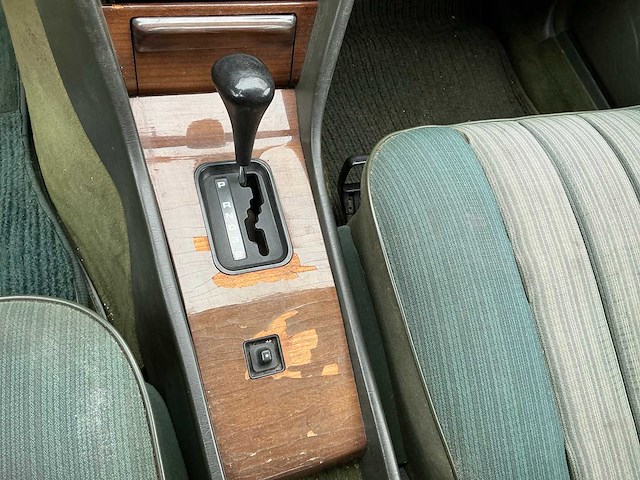 Mercedes-benz 250d (w124) personenauto - afbeelding 11 van  27