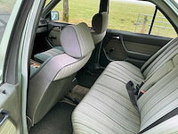 Mercedes-benz 250d (w124) personenauto - afbeelding 13 van  27