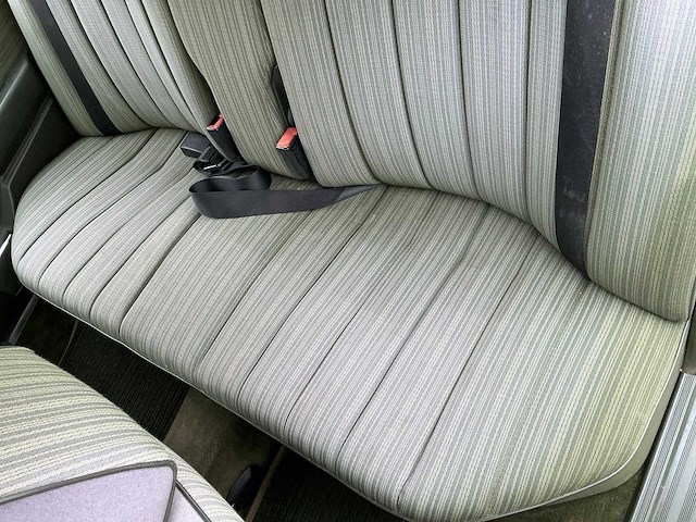 Mercedes-benz 250d (w124) personenauto - afbeelding 15 van  27