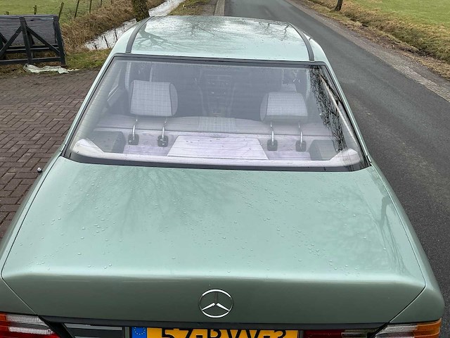 Mercedes-benz 250d (w124) personenauto - afbeelding 16 van  27