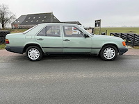 Mercedes-benz 250d (w124) personenauto - afbeelding 18 van  27