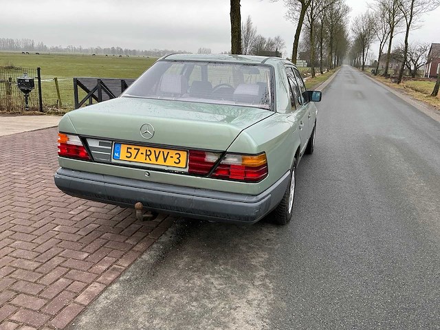 Mercedes-benz 250d (w124) personenauto - afbeelding 20 van  27
