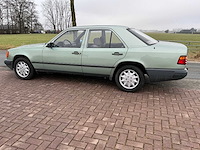 Mercedes-benz 250d (w124) personenauto - afbeelding 23 van  27