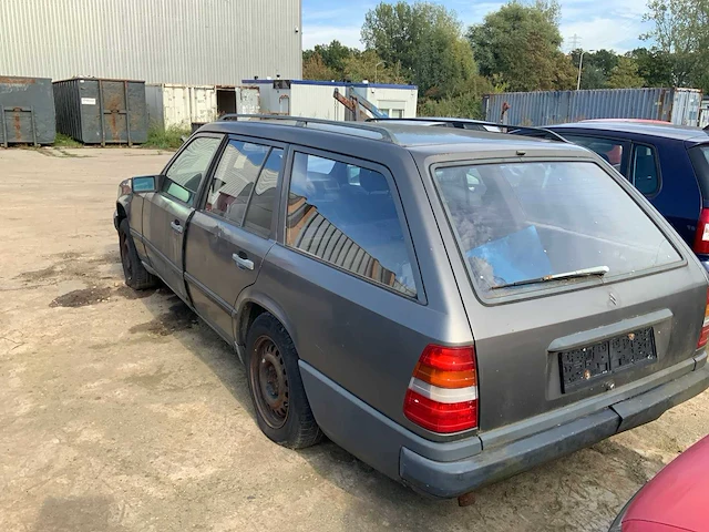 Mercedes-benz 260ew124 w124 personenauto - afbeelding 2 van  8