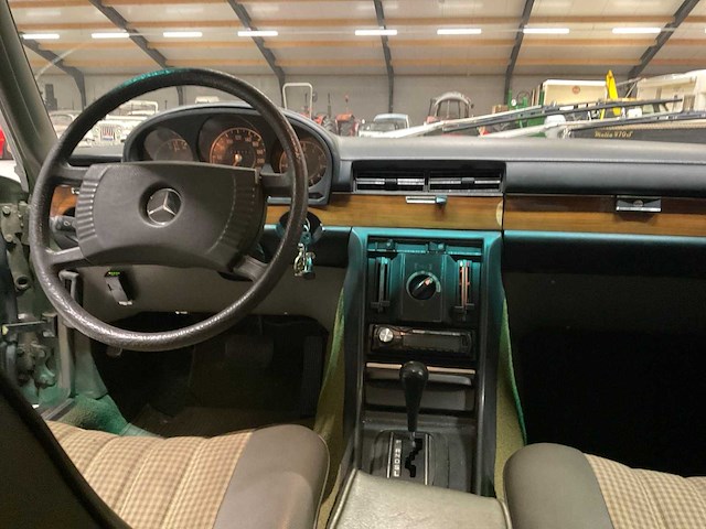 Mercedes-benz 280 s-serie oldtimer auto (lpg installatie) - afbeelding 3 van  16