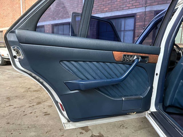 Mercedes-benz 560 sel sedan 4-deurs 5.6 v8 sohc 16v 1990 - afbeelding 13 van  22