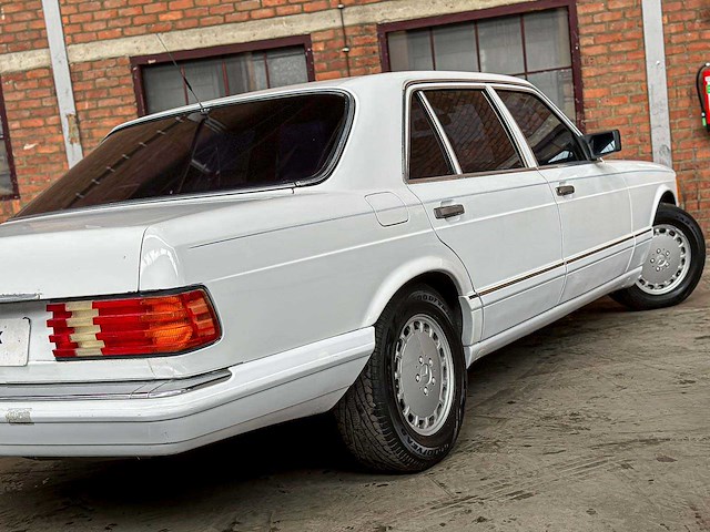 Mercedes-benz 560 sel sedan 4-deurs 5.6 v8 sohc 16v 1990 - afbeelding 3 van  33