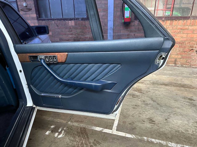 Mercedes-benz 560 sel sedan 4-deurs 5.6 v8 sohc 16v 1990 - afbeelding 24 van  33