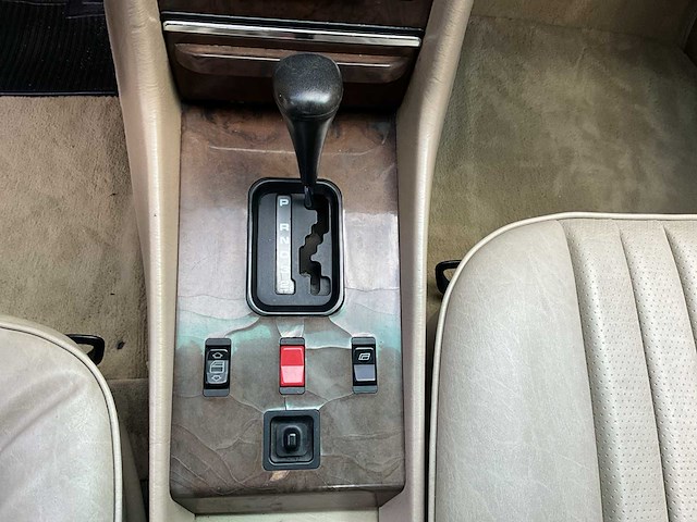 Mercedes-benz 560 sl - personenauto - afbeelding 2 van  15