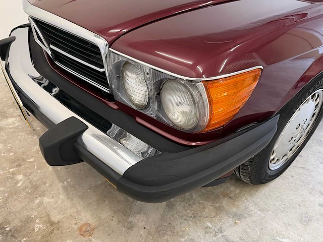 Mercedes-benz 560 sl (r107) oldtimer cabriolet - afbeelding 4 van  94