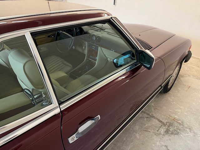 Mercedes-benz 560 sl (r107) oldtimer cabriolet - afbeelding 9 van  94