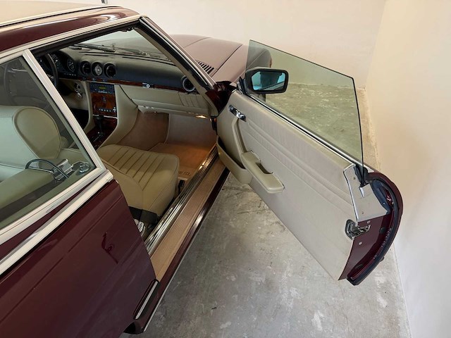 Mercedes-benz 560 sl (r107) oldtimer cabriolet - afbeelding 10 van  94