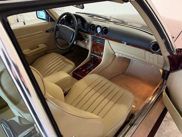 Mercedes-benz 560 sl (r107) oldtimer cabriolet - afbeelding 11 van  94