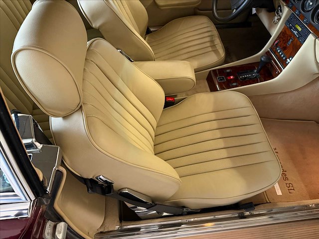 Mercedes-benz 560 sl (r107) oldtimer cabriolet - afbeelding 13 van  94