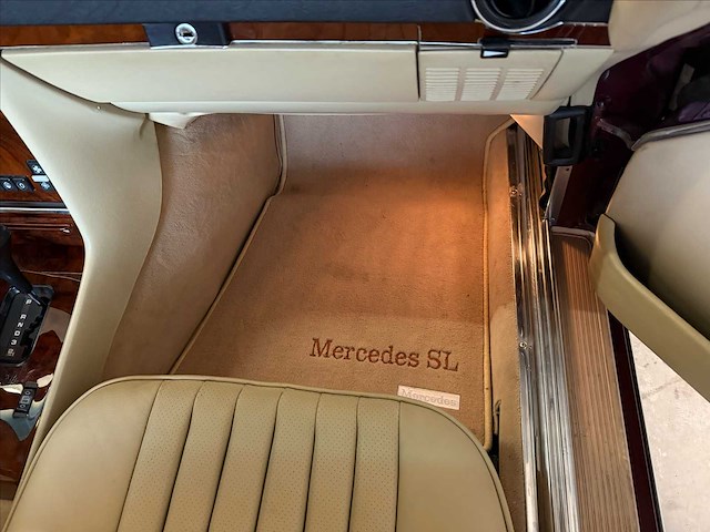 Mercedes-benz 560 sl (r107) oldtimer cabriolet - afbeelding 14 van  94