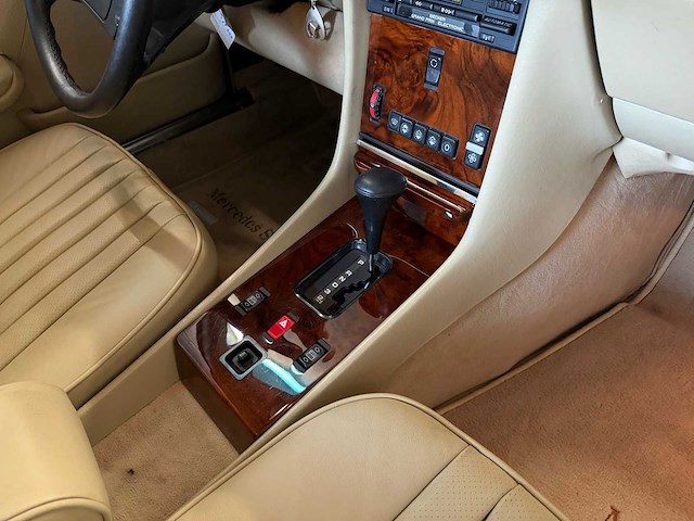 Mercedes-benz 560 sl (r107) oldtimer cabriolet - afbeelding 15 van  94