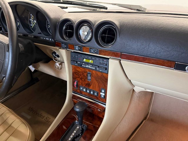 Mercedes-benz 560 sl (r107) oldtimer cabriolet - afbeelding 16 van  94