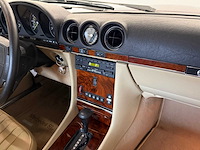 Mercedes-benz 560 sl (r107) oldtimer cabriolet - afbeelding 16 van  94
