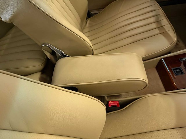 Mercedes-benz 560 sl (r107) oldtimer cabriolet - afbeelding 17 van  94