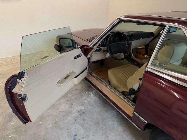 Mercedes-benz 560 sl (r107) oldtimer cabriolet - afbeelding 18 van  94