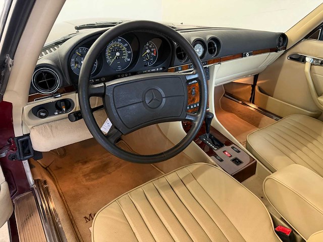 Mercedes-benz 560 sl (r107) oldtimer cabriolet - afbeelding 19 van  94