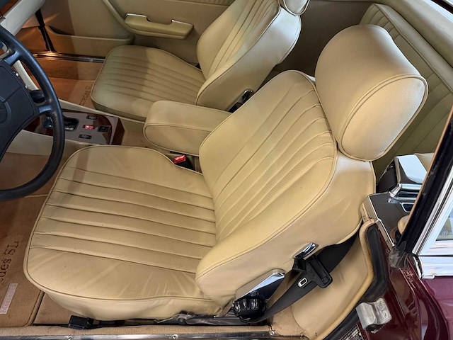 Mercedes-benz 560 sl (r107) oldtimer cabriolet - afbeelding 20 van  94