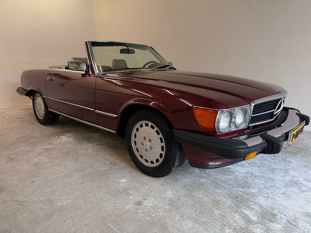 Mercedes-benz 560 sl (r107) oldtimer cabriolet - afbeelding 12 van  94