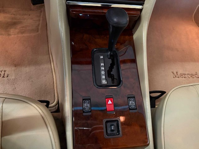 Mercedes-benz 560 sl (r107) oldtimer cabriolet - afbeelding 27 van  94