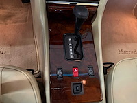 Mercedes-benz 560 sl (r107) oldtimer cabriolet - afbeelding 27 van  94