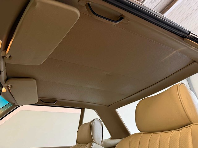 Mercedes-benz 560 sl (r107) oldtimer cabriolet - afbeelding 29 van  94