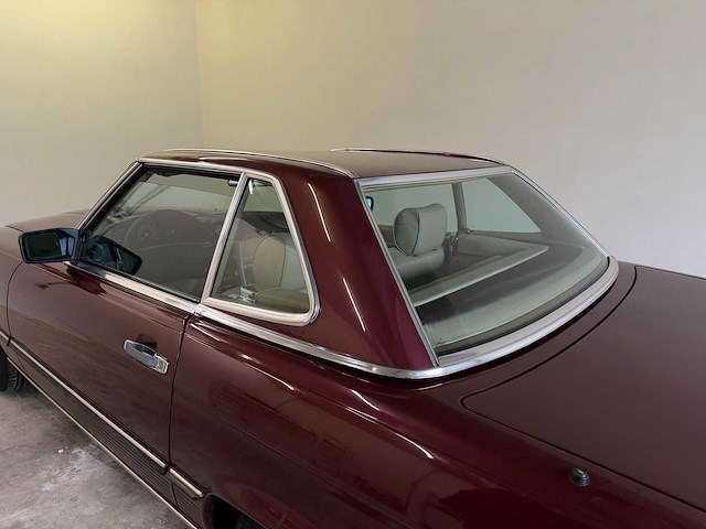 Mercedes-benz 560 sl (r107) oldtimer cabriolet - afbeelding 30 van  94