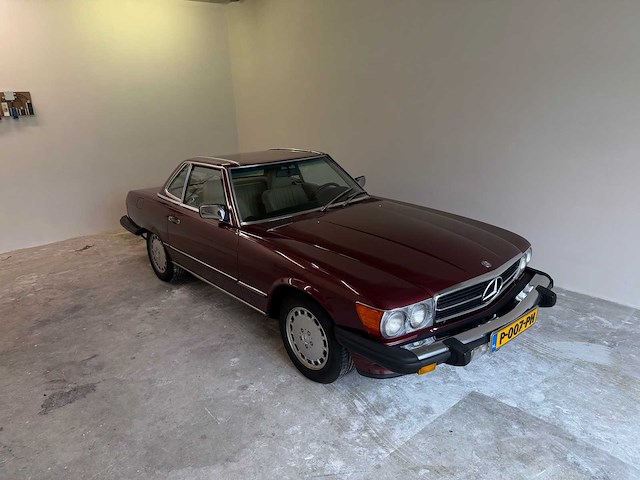 Mercedes-benz 560 sl (r107) oldtimer cabriolet - afbeelding 23 van  94
