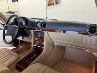 Mercedes-benz 560 sl (r107) oldtimer cabriolet - afbeelding 42 van  94