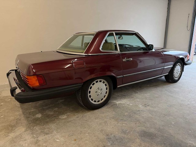 Mercedes-benz 560 sl (r107) oldtimer cabriolet - afbeelding 34 van  94