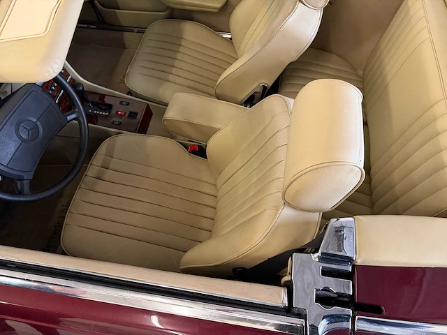 Mercedes-benz 560 sl (r107) oldtimer cabriolet - afbeelding 50 van  94