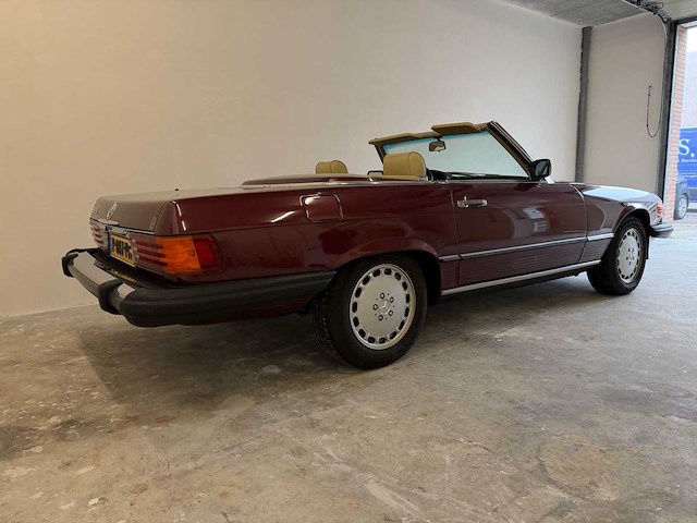 Mercedes-benz 560 sl (r107) oldtimer cabriolet - afbeelding 58 van  94